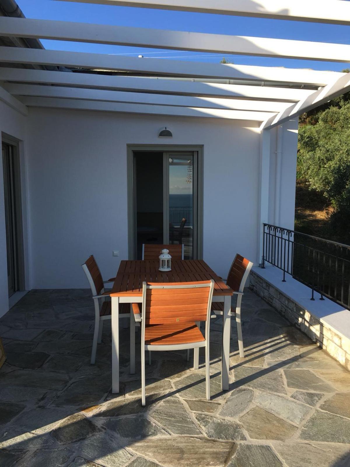 Moses Villa Chorefton Rum bild